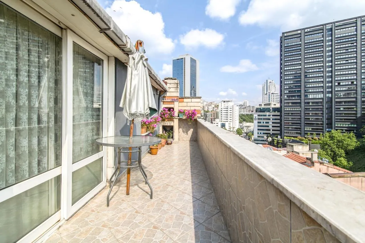 Duplex Cozy Flat With A Balcony Near Nisantasi Apartment Istanbul