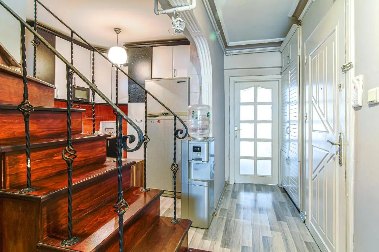 Duplex Cozy Flat With A Balcony Near Nisantasi Apartment Istanbul